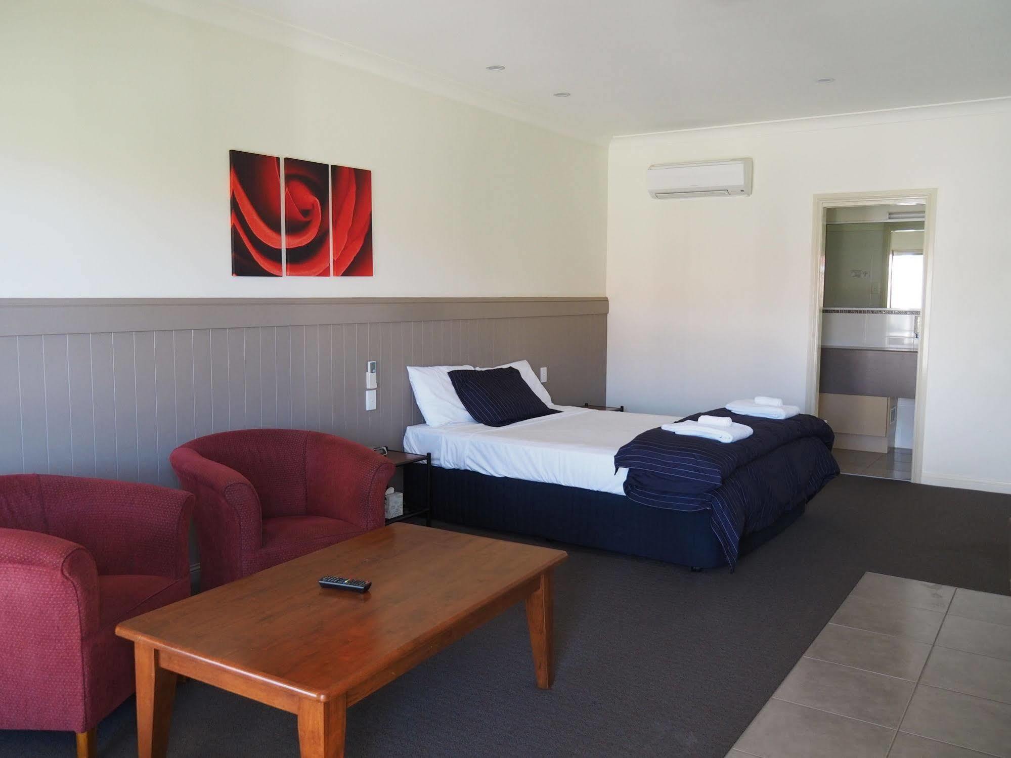 Pittsworth Motor Inn Экстерьер фото