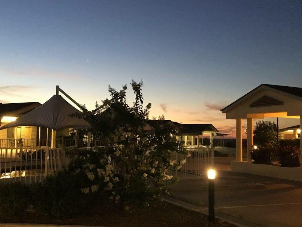 Pittsworth Motor Inn Экстерьер фото